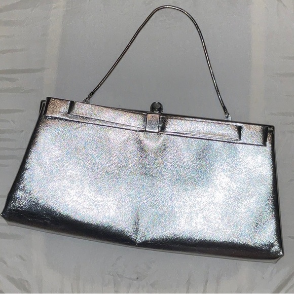 VINTAGE 1960’s HL Harry Levine Metallic Silver Bow Clutch Purse Bag EUC - Picture 1 of 7